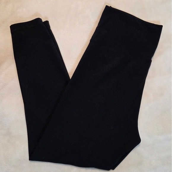 Victoria's Secret Black Cropped Leggings Elevated Basics Athleisure Womens Med. - Picture 1 of 5